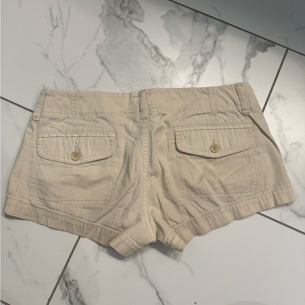 American eagle cream color size 2 stretch shorts